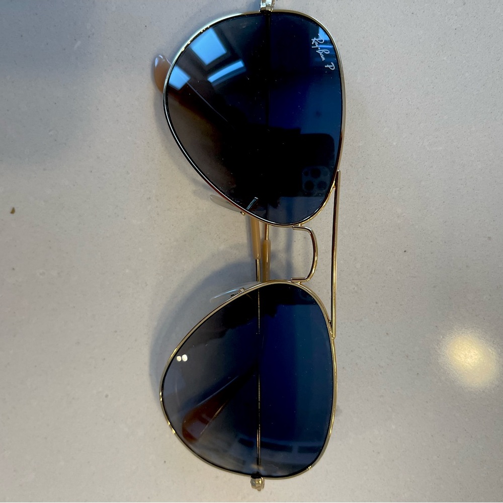 RAY BAN POLARIZED AVIATOR SUN GLASSES GOLD FRAME